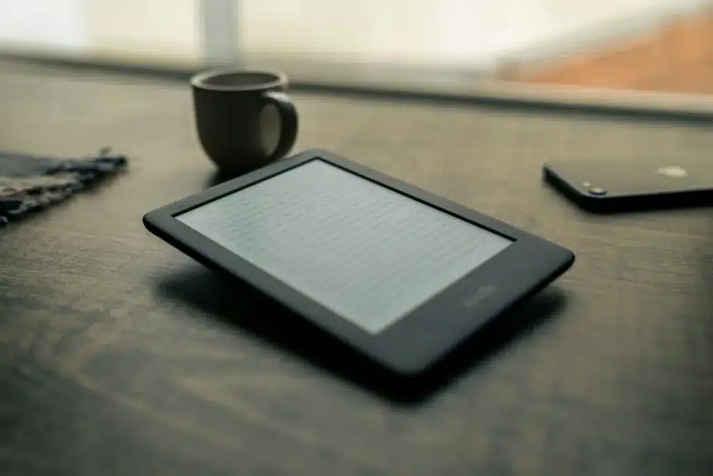 Advantages and Disadvantages of Reading Through Kindle